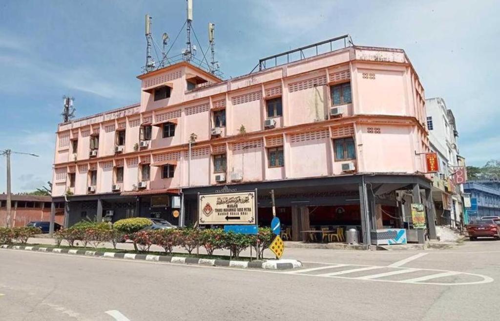 Spot On 89994 Rz Gold Hotel Kuala Kerai Esterno foto
