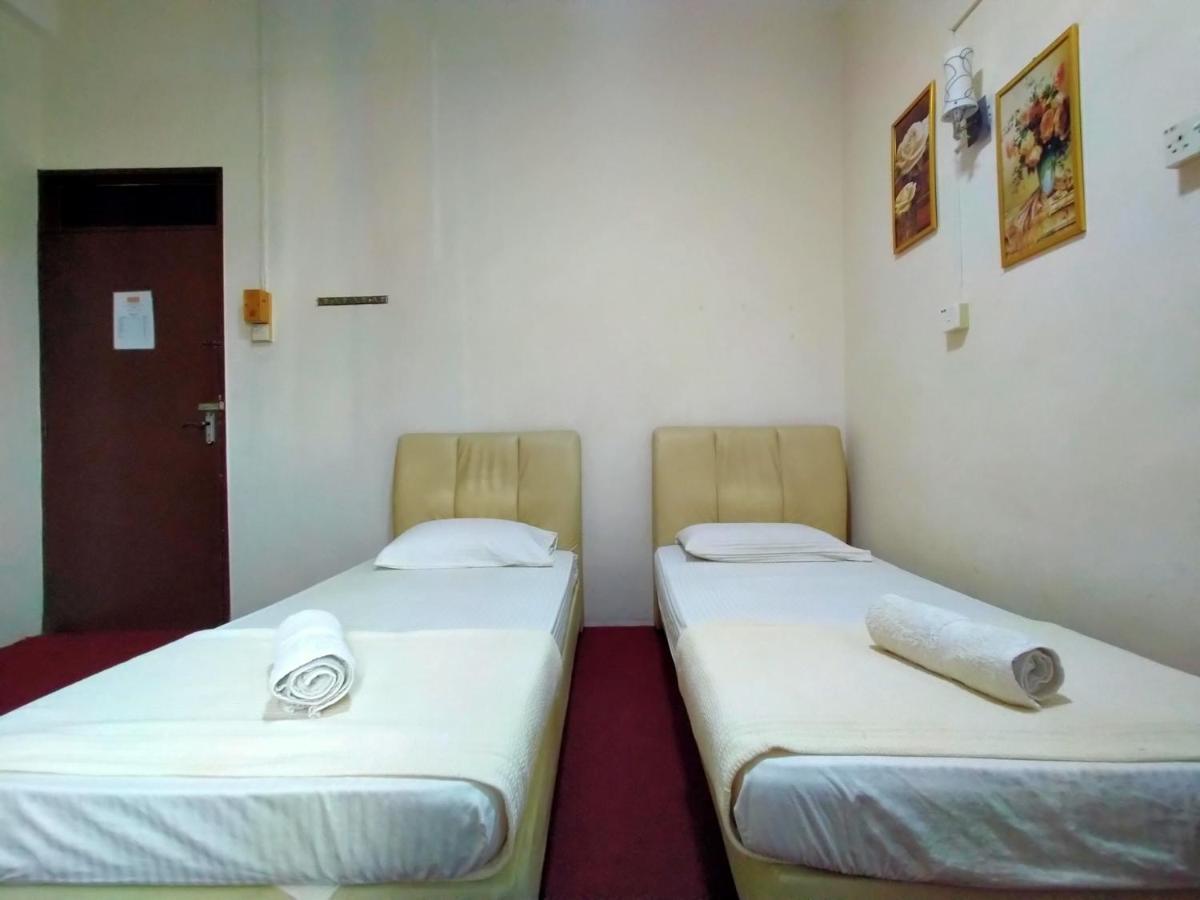 Spot On 89994 Rz Gold Hotel Kuala Kerai Esterno foto