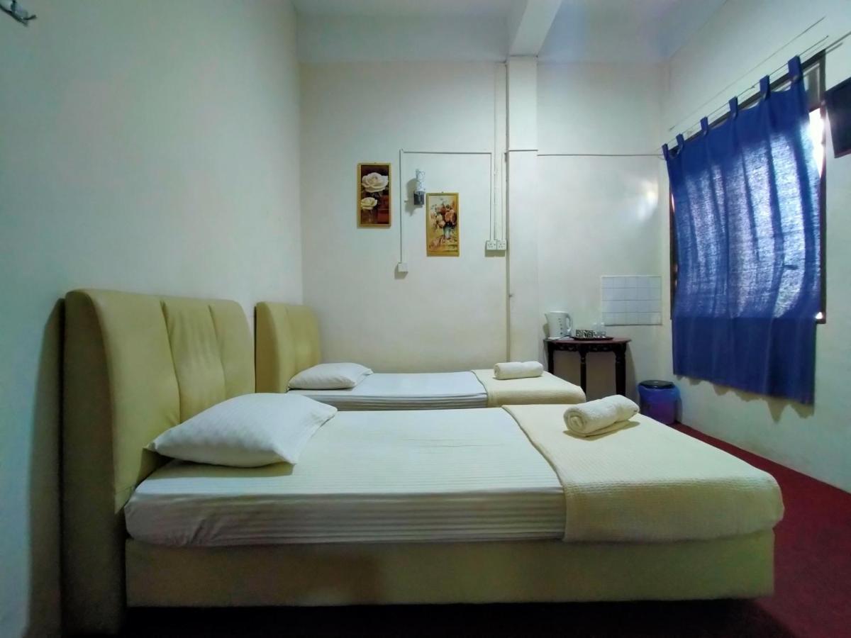 Spot On 89994 Rz Gold Hotel Kuala Kerai Esterno foto