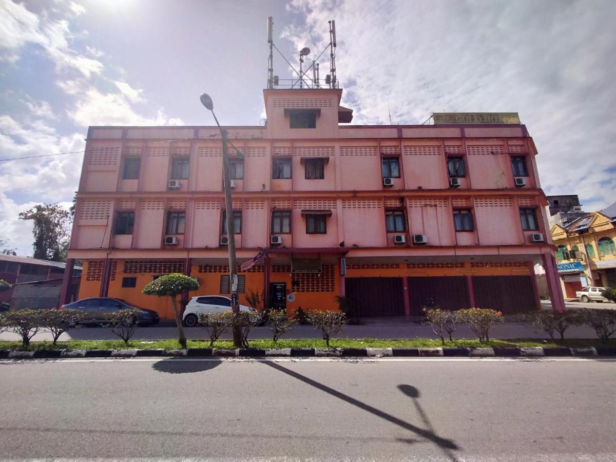 Spot On 89994 Rz Gold Hotel Kuala Kerai Esterno foto