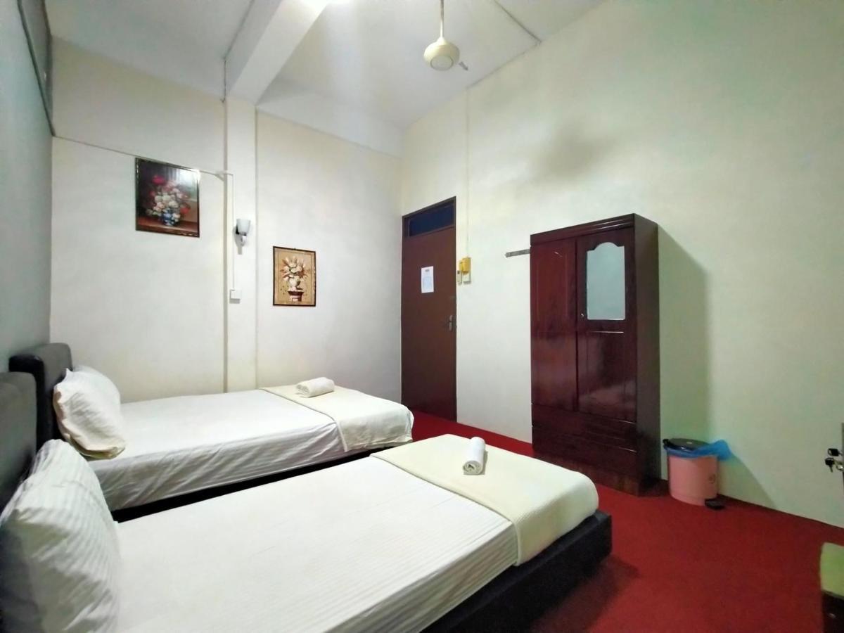 Spot On 89994 Rz Gold Hotel Kuala Kerai Esterno foto