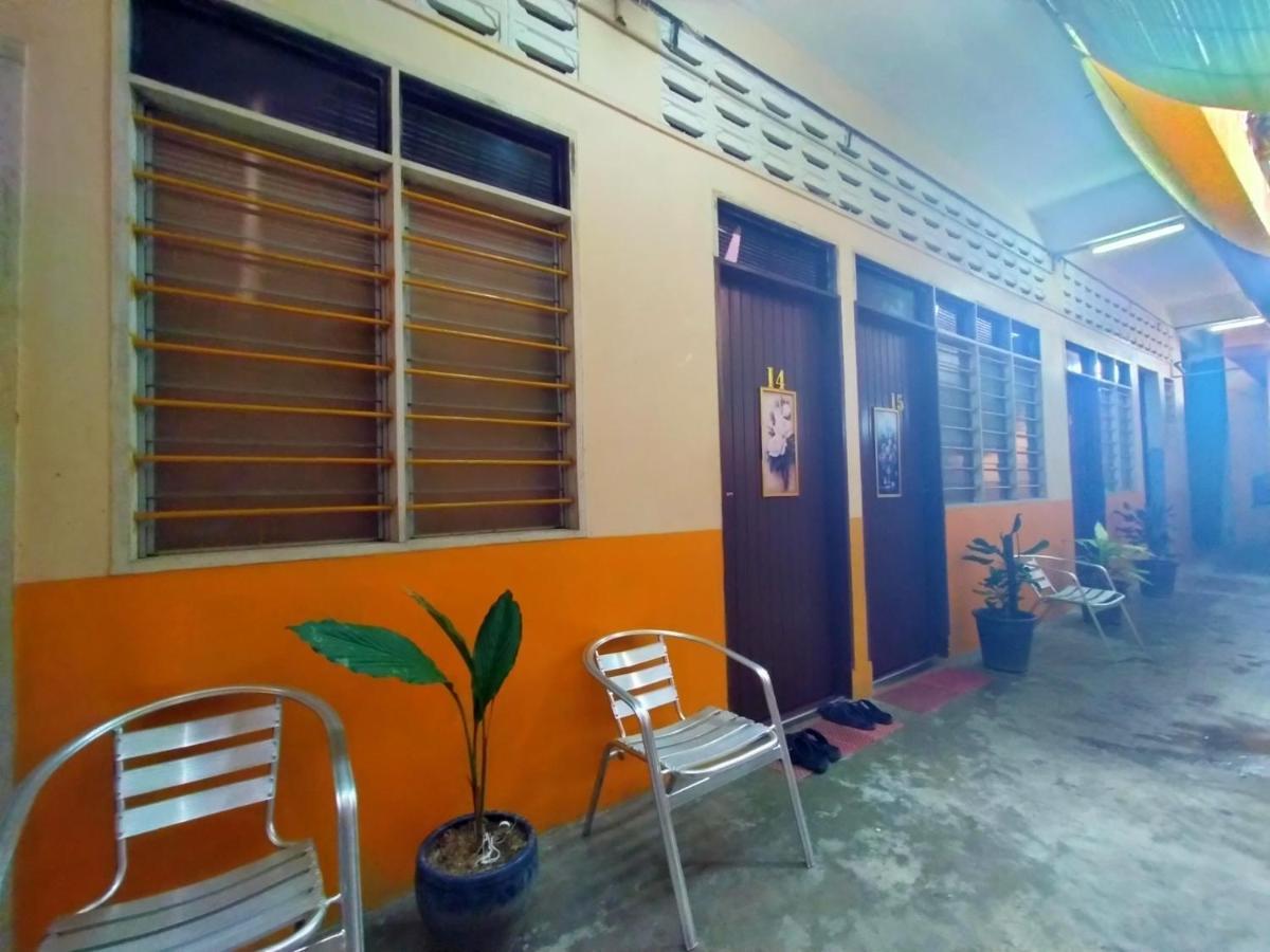 Spot On 89994 Rz Gold Hotel Kuala Kerai Esterno foto