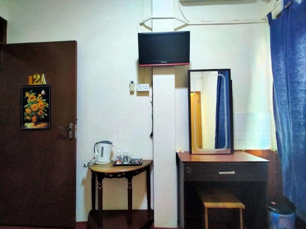 Spot On 89994 Rz Gold Hotel Kuala Kerai Esterno foto