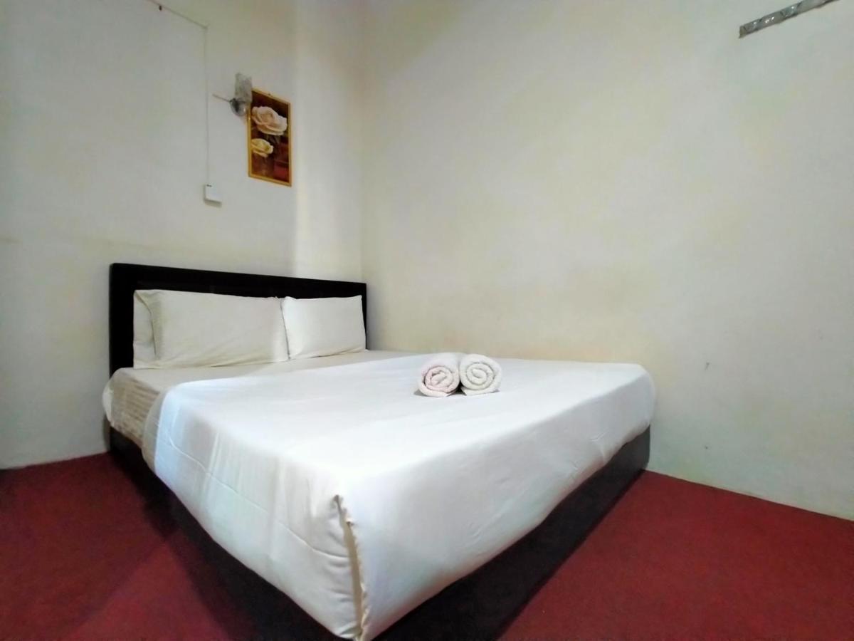 Spot On 89994 Rz Gold Hotel Kuala Kerai Esterno foto